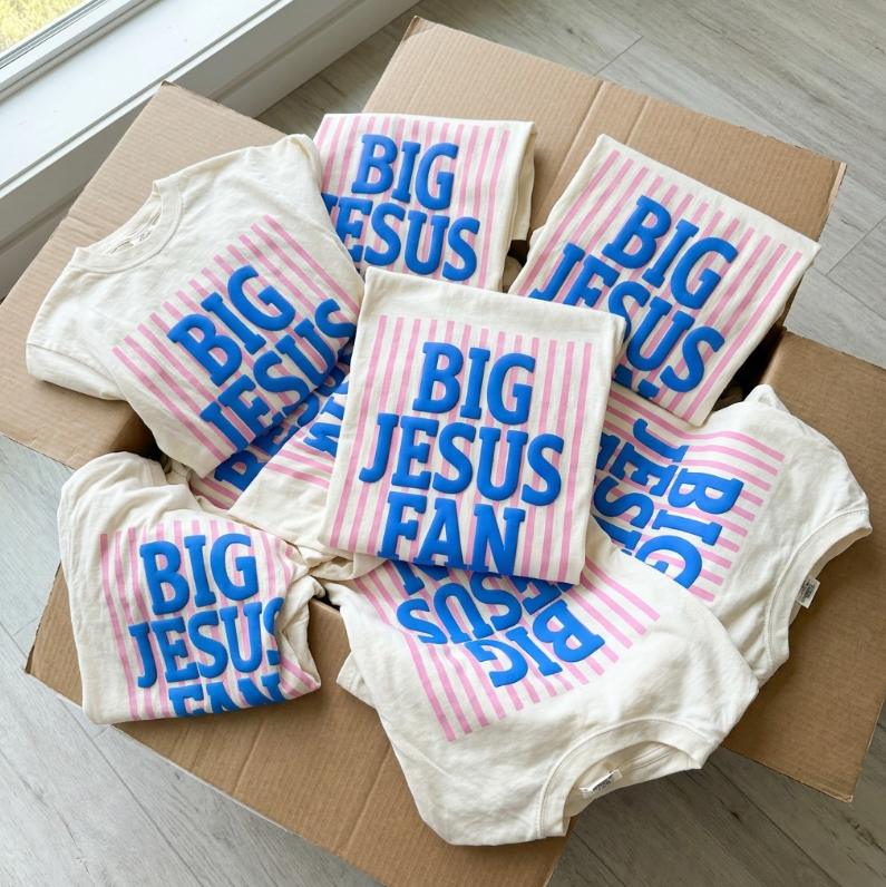 BIG JESUS FAN PUFF (IN: 928)
